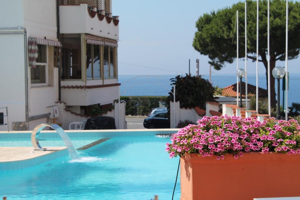 Hotel Ariston Montecarlo Σαν Ρέμο Εξωτερικό φωτογραφία